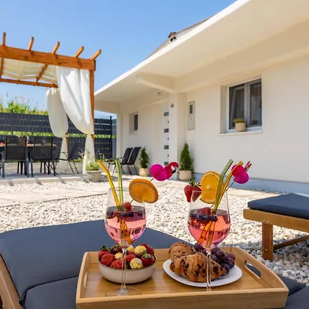 Villa Usce *